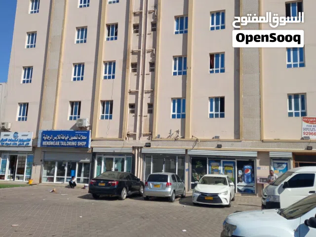 الشقة  للايجار شهرى 3 غرف 3 حمامات المعبيله خلف نستو وأسواق براشد غير شامل الكهرباء