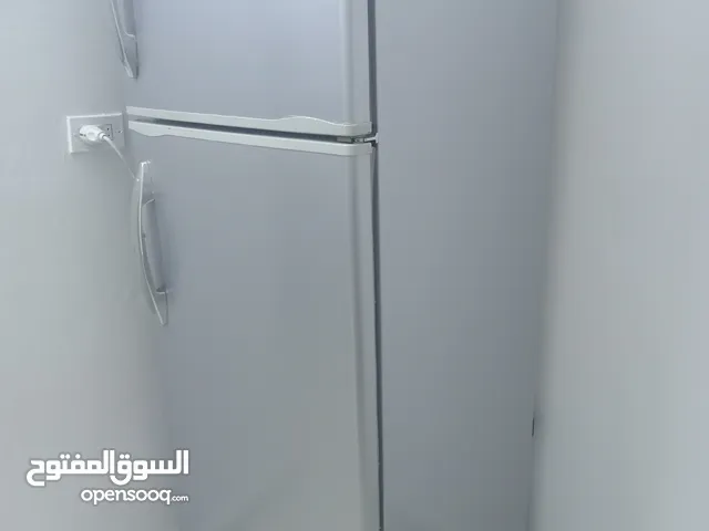 ثلاجة للبيع بسعر مغري