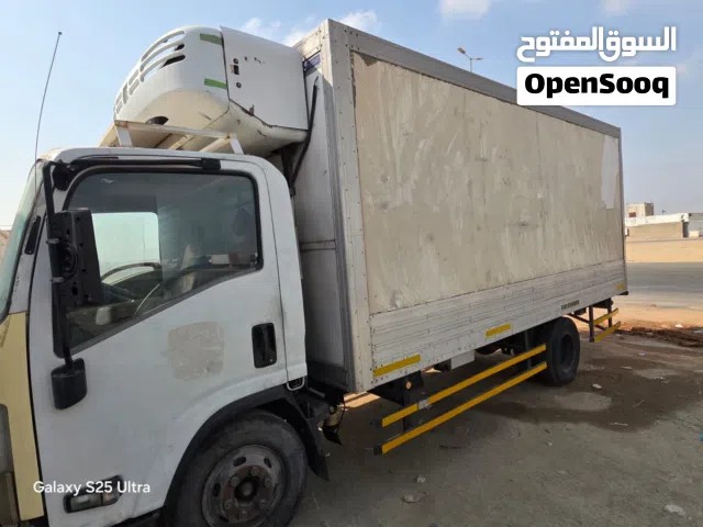 دينا مشوار داخل جده