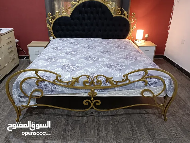 Luxurious And Comfortable King Size Bed With Medicated Spring Mattress