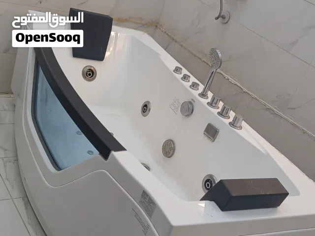 جاكوزي حمام على الشرط
