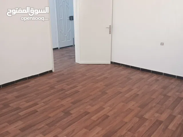 مكتب للإيجار بمساحة 5×5 متر