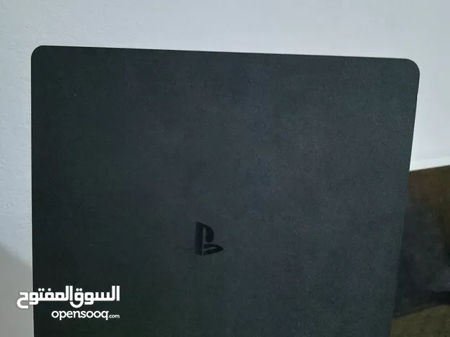 ps 4 slim 1T online avec 1 manette original+ 10 joux et ps plus essentiel 2 mois