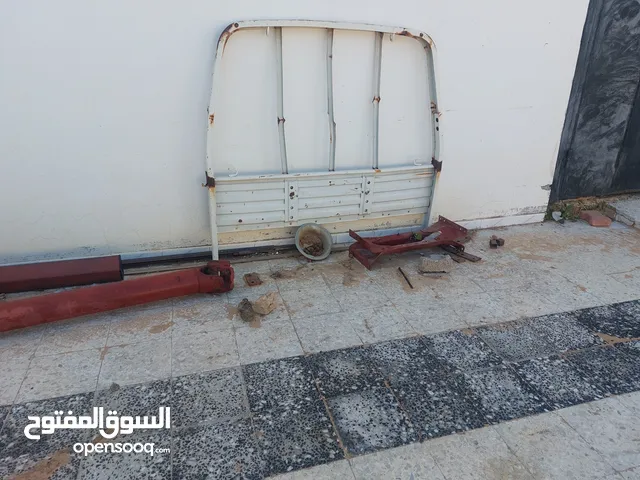 للبيع تريسيوني شاحنات تجارية