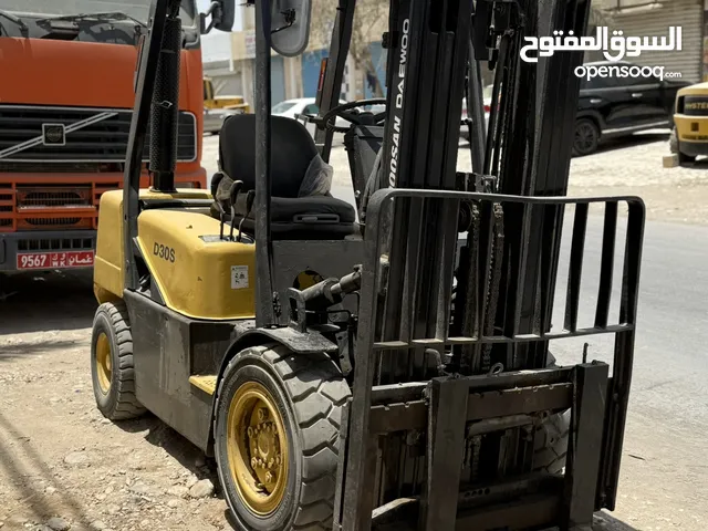 للبيع فورك لفت داؤو موديل 2007 3طن