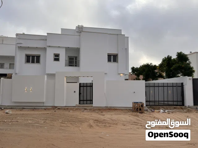 450 m2 More than 6 bedrooms Villa for Rent in Tripoli Al-Serraj