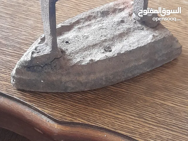 مكواة اثرية موديل قديم تسخن علي الفحم