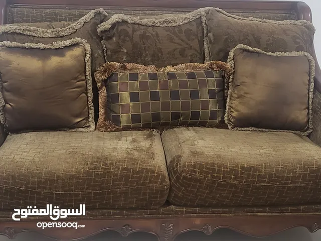 طقم كنب جلوس فخم كلاسيكي ل 6 أشخاص(3+2+1) للبيع - لون أخضر زيتوني و بحالة ممتازة