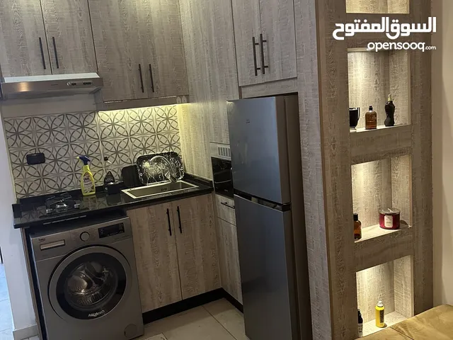 ستوديو فاخر للإيجار قريب جدا من الباب الرئيسي للجامعة الأردنية ومن جميع المطاعم والباص السريع
