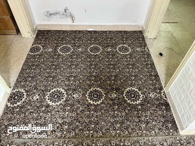 سجاد قص للبيع في حال الجديد لون بني وبيج الي مهتم يبعت
