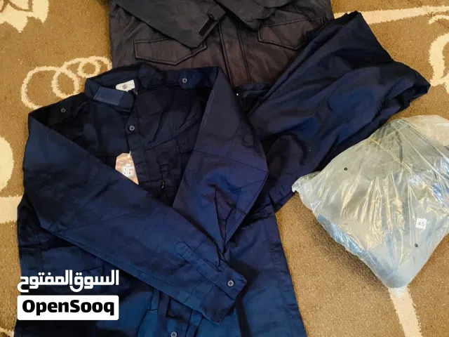 بدله كمندوس عدد 1 كدار عسكري اسود عدد 3  غطاء راس سفنزه مع بعض 250 دينار