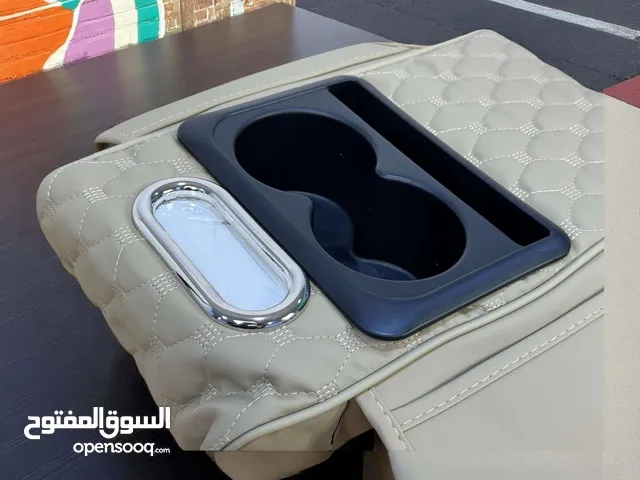 ستاند سيارة متعدد الاستخدامات تنظيم المساحة بين المقاعد الأمامية، وتحويلها إلى وحدة تخزين عملية ت