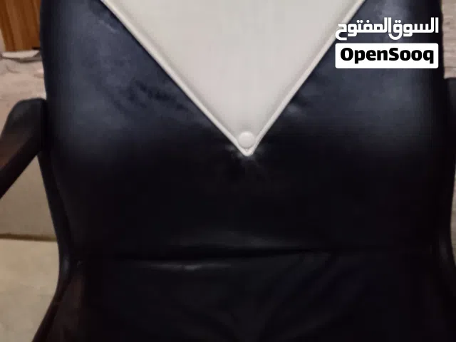 كرسي مكتبي جميل ومريح