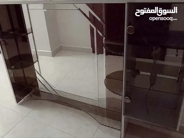 مرايه مع إضاءة بحاله ممتازة