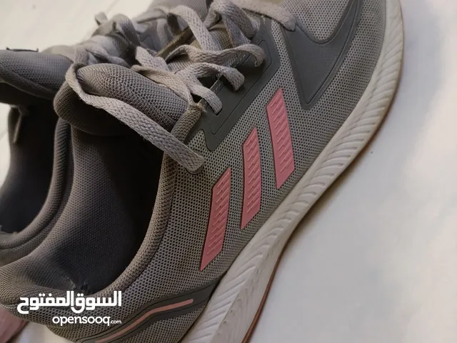 شوز اديداس أصلي مستعمل