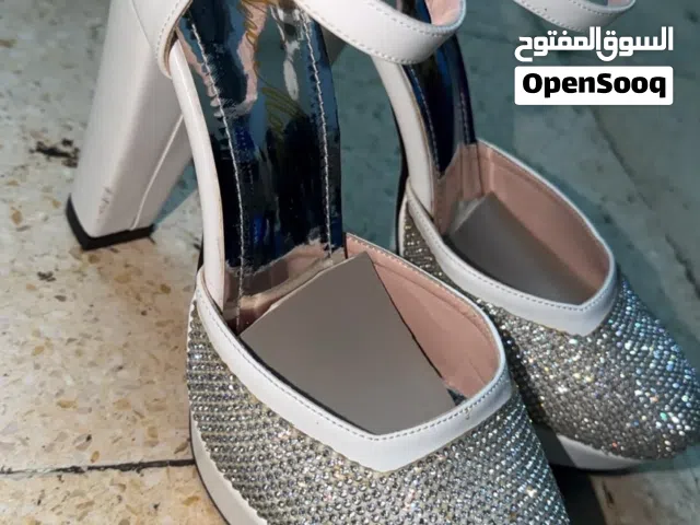 كعب ابيضّ للبيع