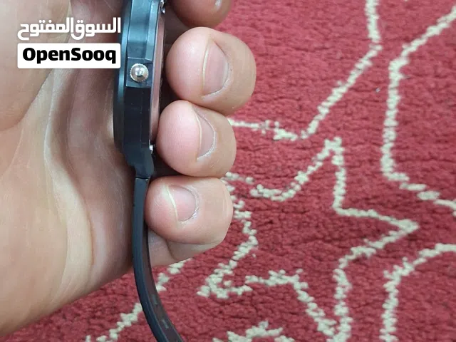 ساعة للبيع