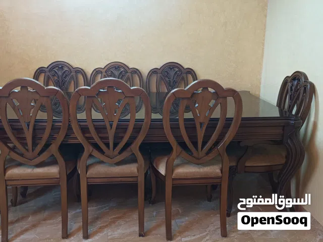 غرفة سفرة كاملة للبيع خشب نظيف وثقيل شبه جديد الموقع الزرقاء  السعر كاملة 700د