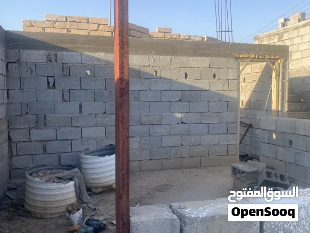 دار مع هيكل للبيع