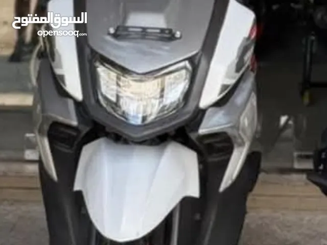 السلام عليكم موطو ZR للبيع موطو محرك ربي يبارك مايشكي من شي ماشيه فالعداد 19000 . العداد واقف المك