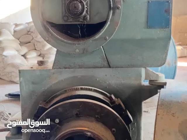 مكبس علفة جديد ايطالي الصنع حوالي من 5 الي 8 طن وعدد ثلاث غلايات بخارية جديدة  من 2 الي 205 طن