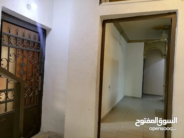 165 m2 5 Bedrooms Apartments for Rent in Zarqa Al-Misfat st.