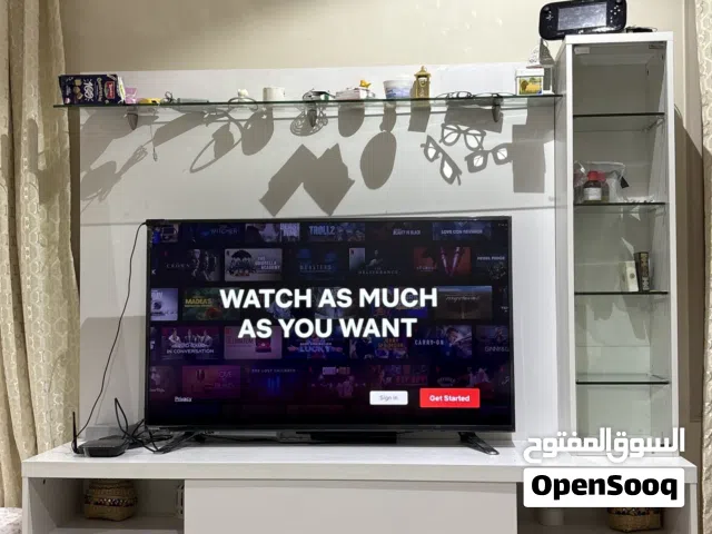 Toshiba tv 50 inch with white display cabinet and glass shelves