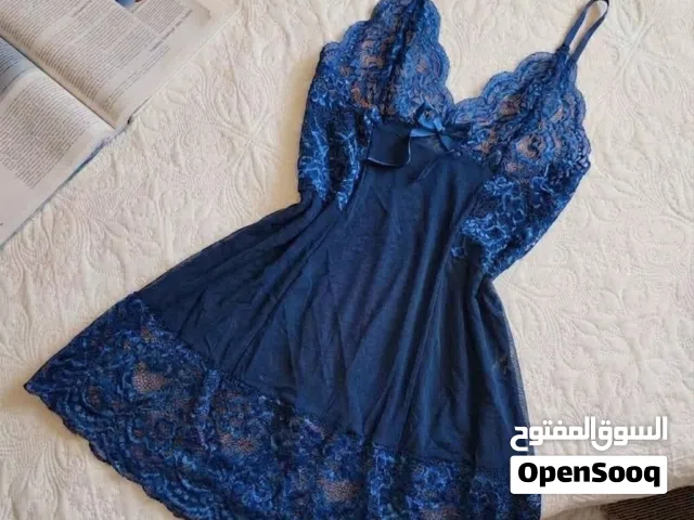 مع ثوب نوم نسائي