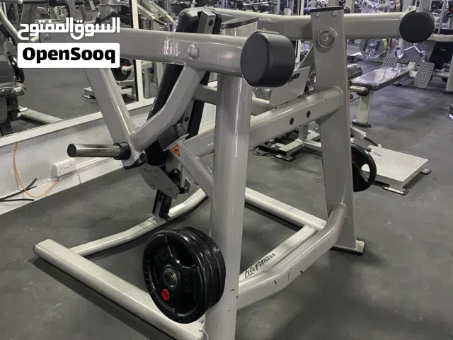 جهاز لتمرين الكتف لايف فتنس شركة أمريكية في حالة ممتازة