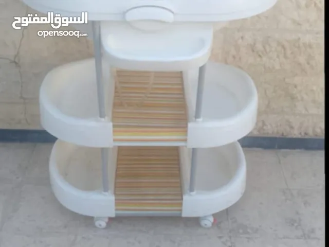 مستلزمات اطفال ومقاعد للسياره وشور اطفال للبيع او البدل على عصافير