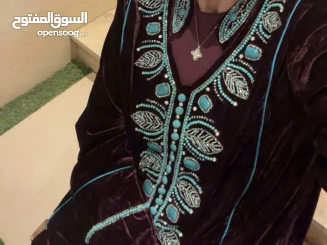 للبيع دراعه مخمل من سارا بلازا