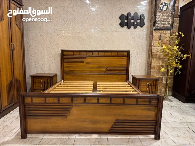 غرفة نوم ماستر فاخره و فخمه جداً خشب لاتيه 18 ماركة الدب بالكامل ، عمق 60-سم