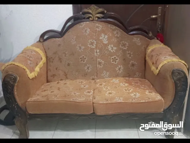 طقم كنب للبيع بحالة ممتازة