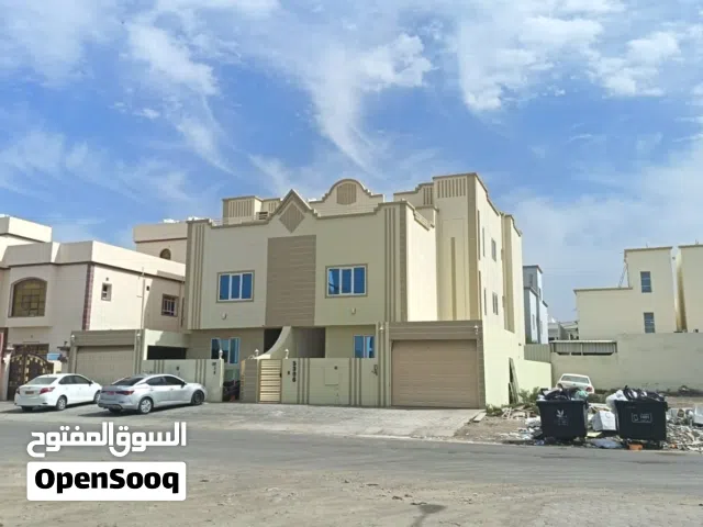 فيلا للبيع المعبيله 8 بالقرب من الجامعه الالمانيه