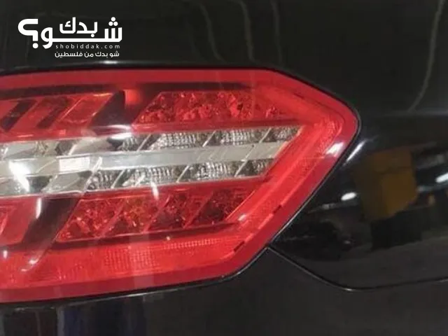 ضوء سيارة مرسيدس E200 موديل 2012