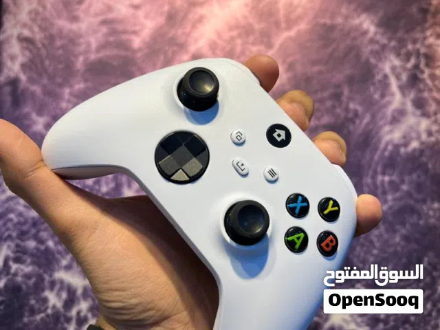 يد تحكم شبيهة بالأصلية، تصميم مريح وثقيل في اليد،