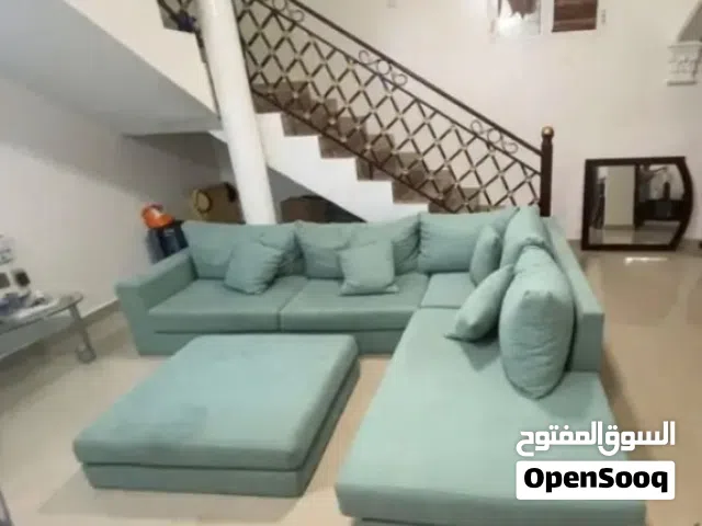 طقم جلوس بحالة ممتازة وجميل للبيع