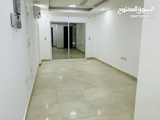 شقة غرفتين وصاله بالمعبيله للإيجار بموقع جميل 2BHK apartment for rent at Maabaila.. nearby all ser.