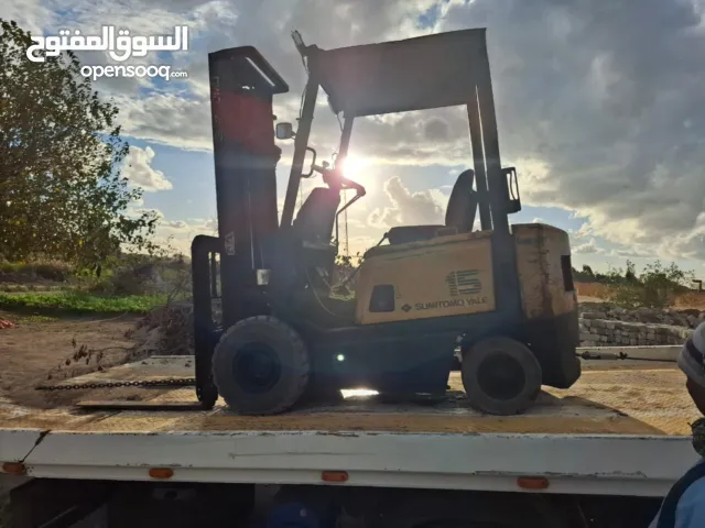 للبيع كلارك طن ونص حالة جيدة كاوتش جديد بطارية جديد