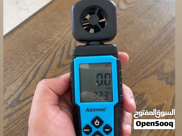 جهاز فحص سرعة الرياح والحرارة