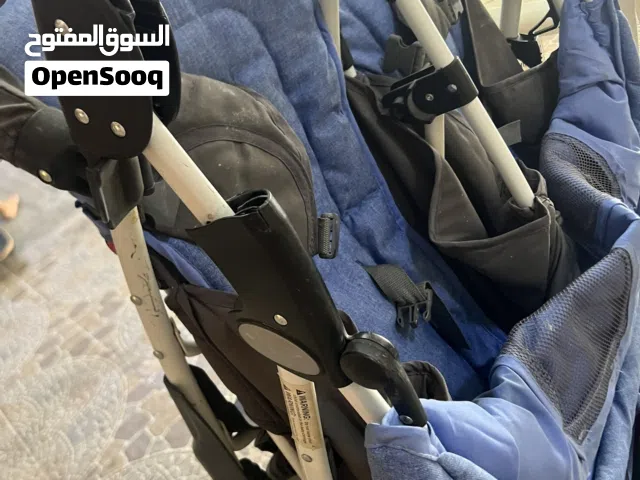 عربة أطفال للتوأم