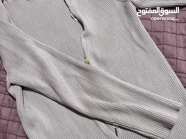 A cute everyday Stradivarius purple cardigan size small.   كارديجان ستراديفاريوس انيقة لون البنفسجي