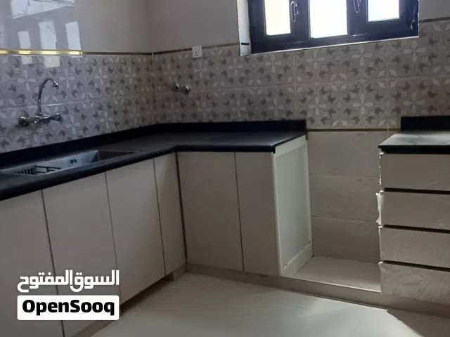 250 m2 4 Bedrooms Apartments for Rent in Sana'a Bayt Baws