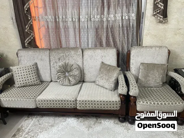طقم كنب موريس بحاله ممتازه استخدام خفيف،8 مقاعد .خشب زان ثقيل