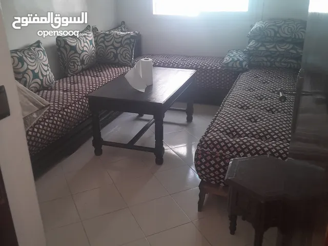 صالون عصري مع غرفة جلوس