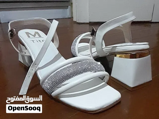 هيلز حريمي أنيق لون ابيض