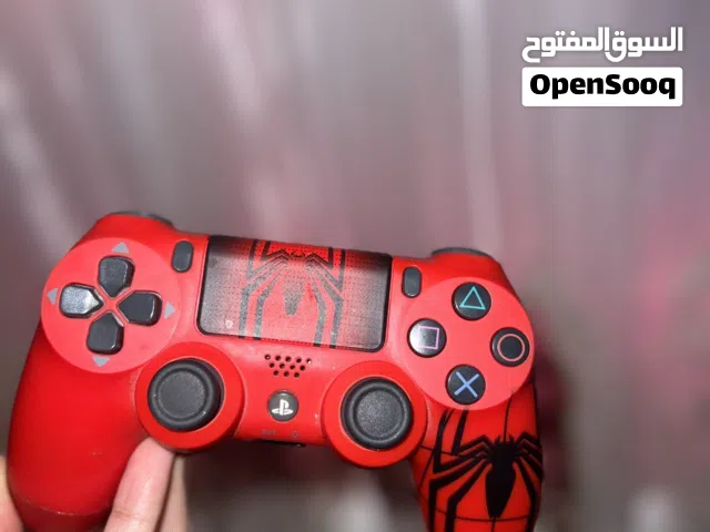 يدات بلايستيشن 4 أصلية + أقراص God of War وTekken  استعمال خفيف جداً