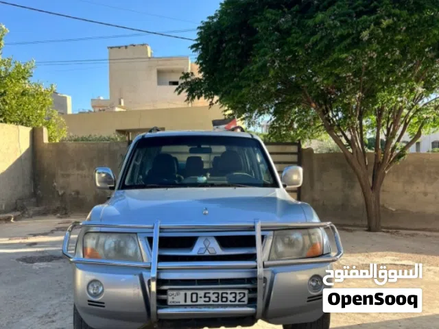 2005 ميتسوبيشي باجيرو GLS