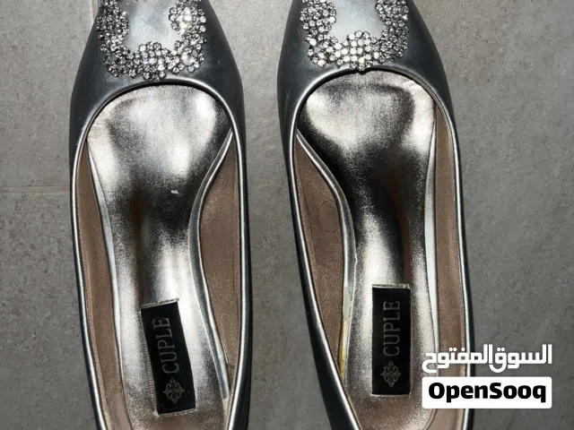 كعب كابلي فضي