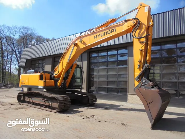 Huyndia Robex 320-LC-7استراد المانيا توب الالة وصل مصراتةً